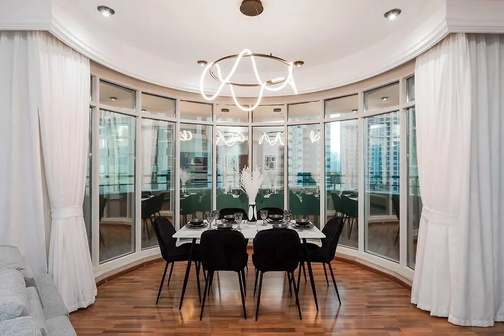 Spacious 2Br Apartment In Marina Crown Dubai